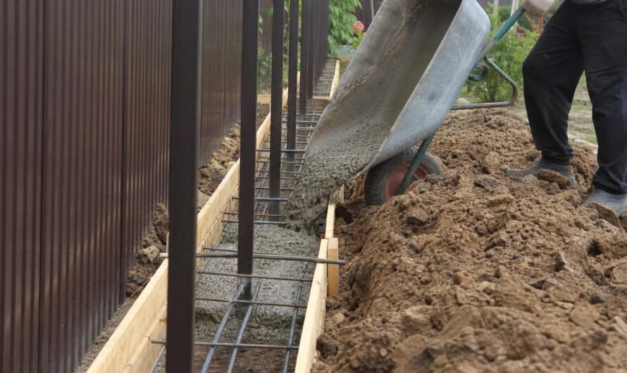 Fundament betonowy pod ogrodzenie – jak zrobić? Jak głęboko?